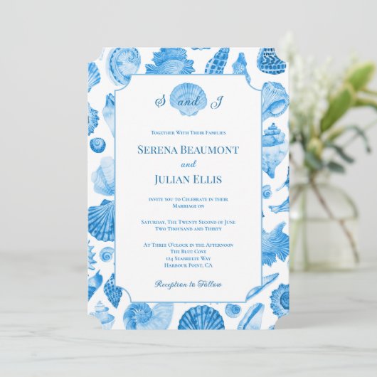 Cornflower Blue Coastal Seashell Wedding 招待状 (スタンド正面)