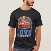 Cornhole And love Are Good  Cornhole Tシャツ (正面)