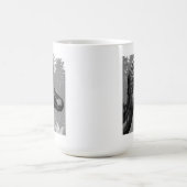 Corythosaurusのポートレートのマグ コーヒーマグカップ (中央)