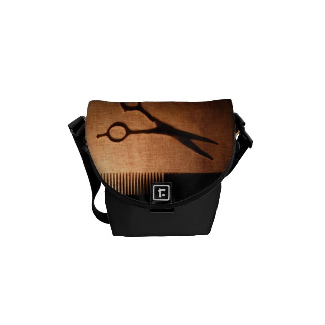 Cosmetologyのメッセンジャーバッグ メッセンジャーバッグ (正面)