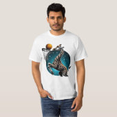 Cosmic Giraffe Slam Dunk – 銀河バスケットボールアート Tシャツ (正面フル)