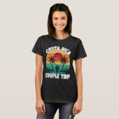 Costa Rica Couple Trip Retro Sunset Costa Rica Vac Tシャツ (正面フル)
