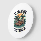 Costa Rica Sloth Vintage Vacation Shirt ラージ壁時計 (傾斜)