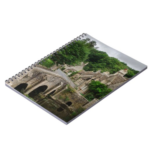 Costwoldsの町の城のCombeのノート ノートブック (左側)