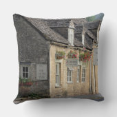 Cotswoldsの村のパブ クッション (裏面)