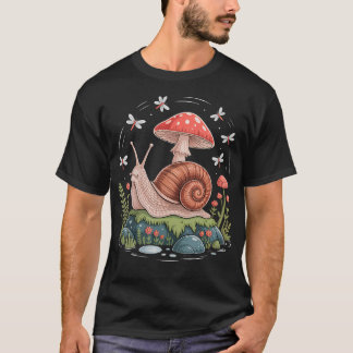 Cottagecore Snail And Mushroom Calm Forest Nature  Tシャツ