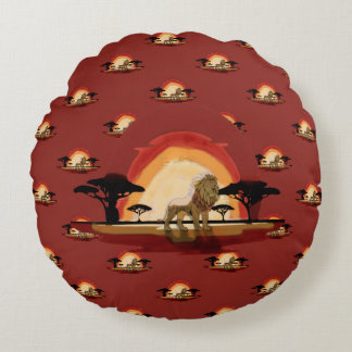 coucher de soleil savane lion ラウンドクッション