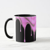 Coulure de peinture rose sur fond noir. マグカップ (左)