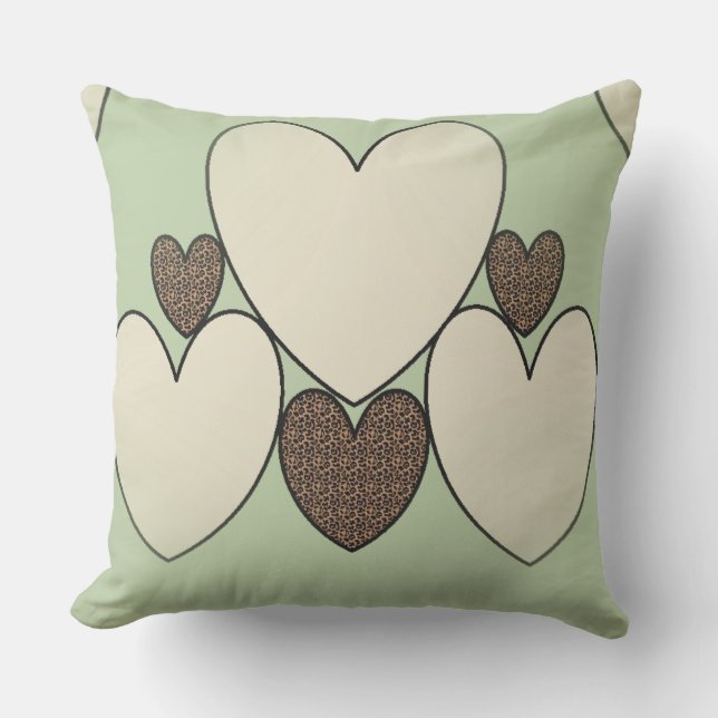 Country-Quilt_Suggle-Hearts (c)の_Sage-Cheetahの_LAR クッション (正面)