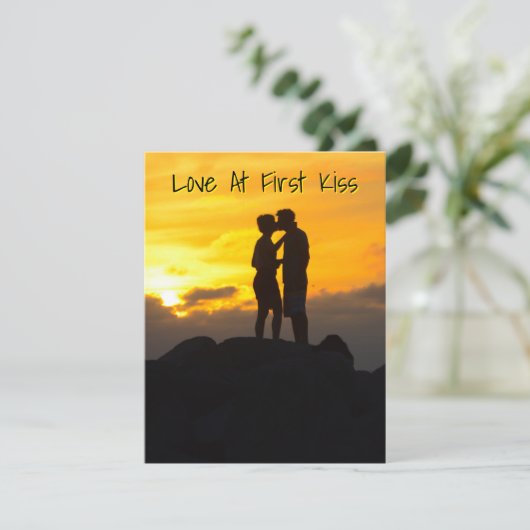 Couple kissing on the rocks in Key West (スタンド正面)