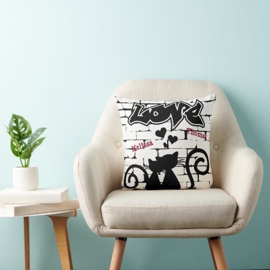 Couple of Kittens  in Love on Graffiti Wall クッション (椅子)