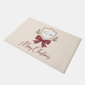 Couple's Monogram Crest Holiday Bow Christmas ドアマット (アングル)