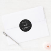 Couple's Names and Heart Modern Black Wedding ラウンドシール (封筒)