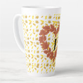 couronne d'automne sur son lit de feuilles カフェラテマグ (左アングル)