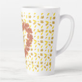 couronne d'automne sur son lit de feuilles カフェラテマグ (右)