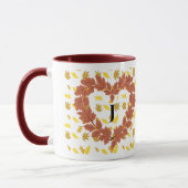 Couronne d'automne sur son lit de feuilles マグカップ (左)
