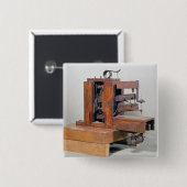 Couseuse',最初のミシン1830年 缶バッジ (正面&裏面)