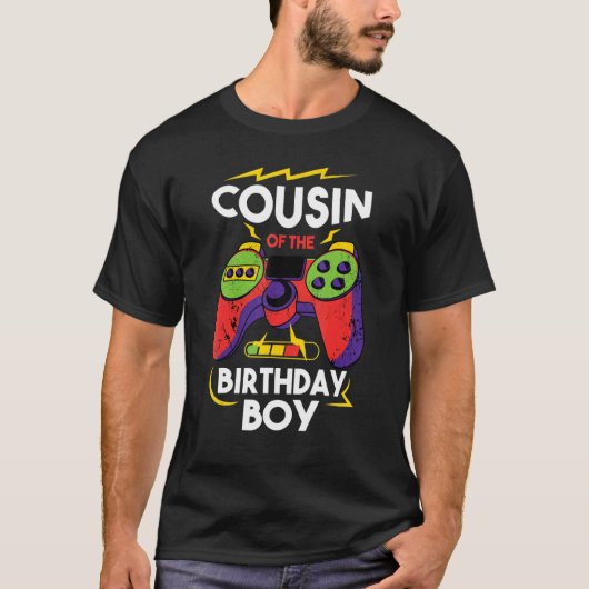 Cousin of the Birthday Boy Matching Video Gamer Bi Tシャツ (正面)
