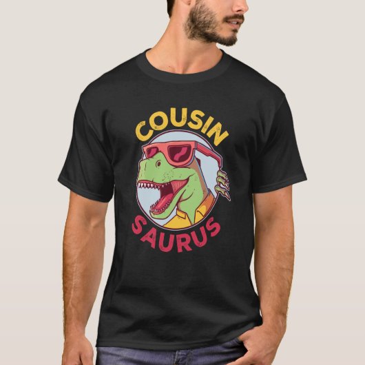 Cousinsaurus Rex Dinosaur Cousin Saurus Family Mat Tシャツ (正面)