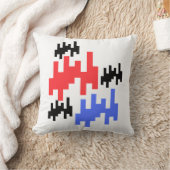  coussin décoratif pixels rouge et bleu. クッション (ブランケット)