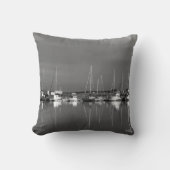 Coussin photo noir et blanc, bateaux クッション (正面)