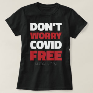 Covidフリー文字&名前おもしろい赤白を心配しない Tシャツ