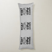 COVID 19検疫ゲーマーギフト – ホームステイ ボディピロー (裏面 (縦))