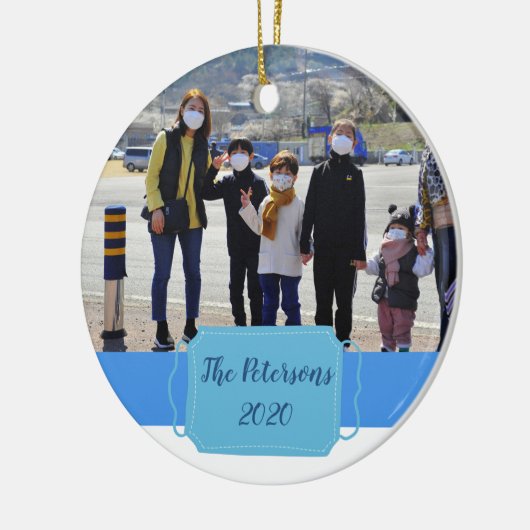 covid-19私たちの最初のパンデミックなクリスマスフォトメモリ セラミックオーナメント (左)