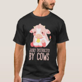 Cow Easily Distracted By Cows World Farm Animals Tシャツ (正面)