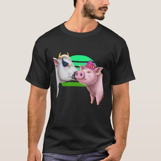 Cow kissing Pig Tシャツ (正面)