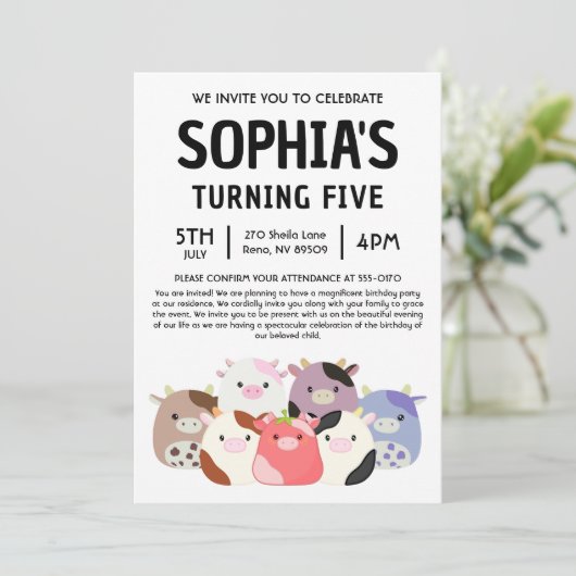 Cow Squishmallow Birthday Party 招待状 (スタンド正面)