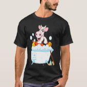 Cow Taking Bath Animal Cows Tシャツ (正面)