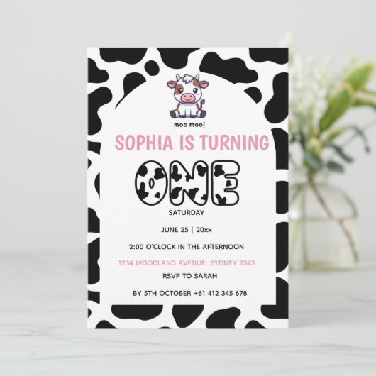 Cow Theme First Birthday Invitation – Turning One 招待状 (スタンド正面)