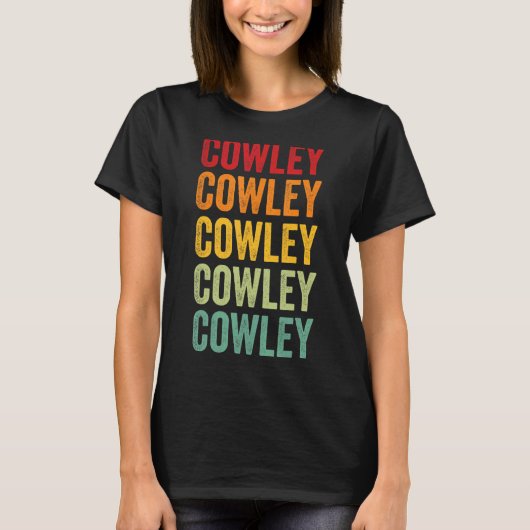 Cowley County Kansas Rainbow Text Design Tシャツ (正面)