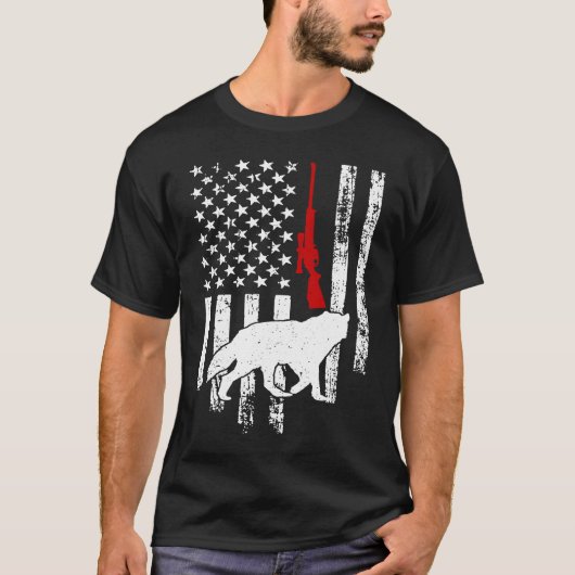 Coyote Hunting American Flag Coyote Hunter Tシャツ (正面)
