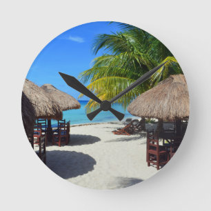 Cozumelメキシコのビーチ小屋のヤシの木のティール(緑がかった色)水Vaca ラウンド壁時計
