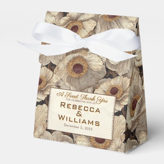 Cozy Anemones Themed Outdoor Wedding フェイバーボックス (正面サイド)