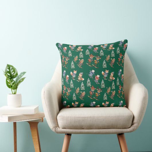 Cozy Animals Skiing Throw Pillow クッション (椅子)