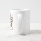 Cozy Autumn Magic Racoon ジャンボコーヒーマグカップ (裏面)