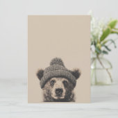 Cozy Bear in Beanie - Cute Winter Animal  シーズンカード (スタンド正面)