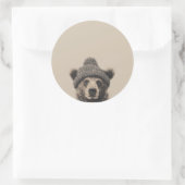 Cozy Bear in Beanie - Cute Winter Animal  ラウンドシール (バッグ)