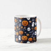 Cozy Black Background Ghost & Pumpkin All-Over Pat コーヒーマグカップ (正面右)
