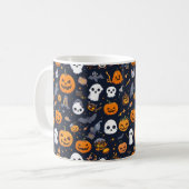 Cozy Black Background Ghost & Pumpkin All-Over Pat コーヒーマグカップ (正面左)