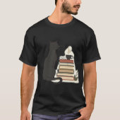 Cozy Black Cat Book Lover Coffee and Reading Tシャツ (正面)