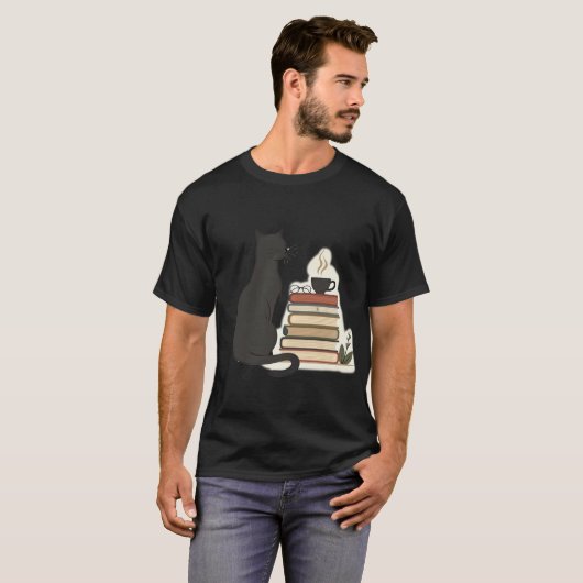 Cozy Black Cat Book Lover Coffee and Reading Tシャツ (正面フル)