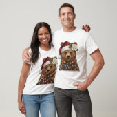 Cozy Christmas Bear | あたたかな光と冬の魔法 Tシャツ (ユニセックス)