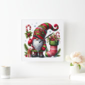 Cozy Christmas Gnome Art – Festive Holiday スクエア壁時計 (ホーム)