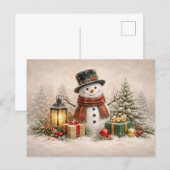 Cozy Christmas Snowman with Lantern and Gifts シーズンポストカード (正面/裏面)