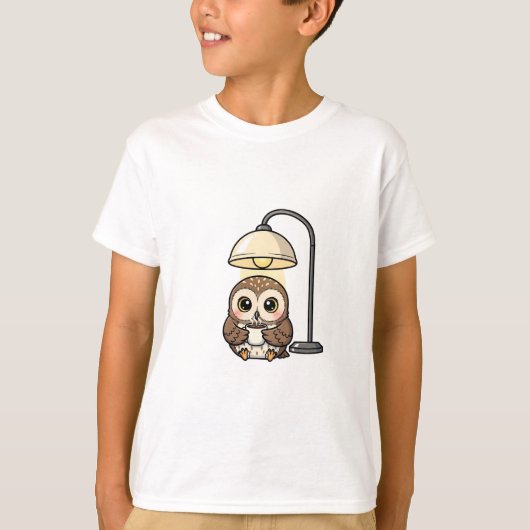 Cozy Coffee Owl Under Lamp Kids Tシャツ (正面)