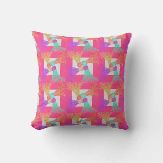 Cozy Colorful Throw Pillow クッション (正面)